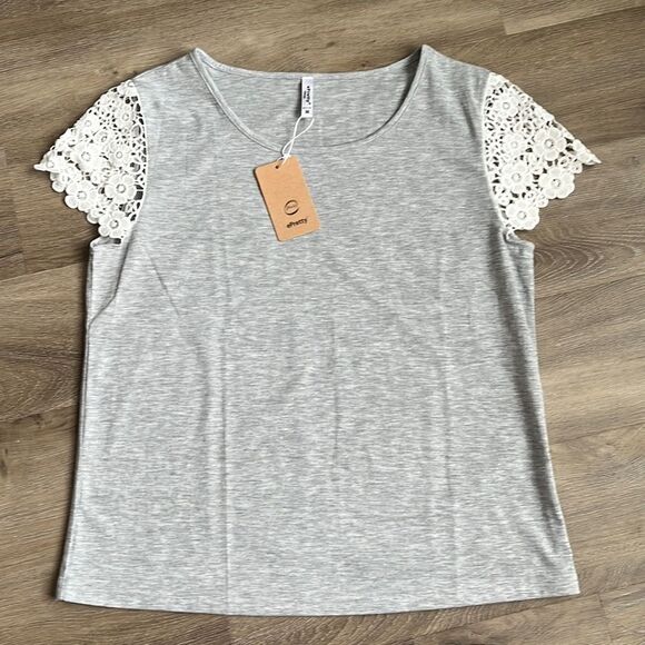 NWT ePretty Lace Cap Sleeve Shirt Size Medium - Picture 1 of 5